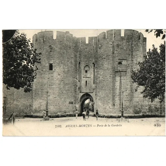 AIGUES-MORTES- Porte de la Gardelle- Aigues-Mortes, France Postcard - Picture 1 of 2